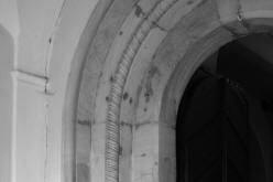 ČELÁKOVICE: detail ostění vstupního portálu (foto M. Falta 2010).