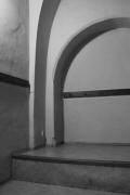 ČELÁKOVICE: odlehčující arkáda západní stěny lodi v úrovni empory (foto M. Falta 2010).