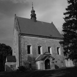 LIBČANY: celkový pohled na kostel od jihozápadu (foto M. Falta 2006).