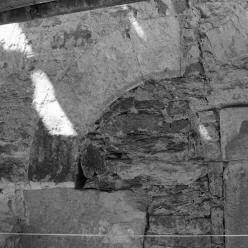 PA͎OV: torzo pekladu a archivolty romnskho portlu na jinm prel lodi (foto M. Falta 2010).