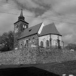 PLAANY: celkov pohled na kostel od jihovchodu (foto M. Falta 2009).