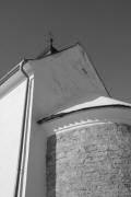 VYSOKÝ ÚJEZD nad DĚDINOU: pohled na východní štít a apsidu (foto M. Falta 2011).