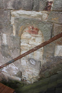 ELENICE: detail zpadnho oknka v severn zdi lodi (foto M. Falta 2014).